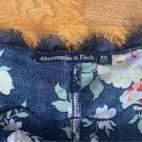 Abercrombie and Fitch Blue Floral Top Camisole with Lace Size XS - Picture 5 of 8